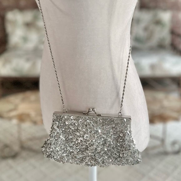 La Regale Bag Silver Sequin Mini Crossbody Purse Evening Cocktail Occasion - Picture 13 of 13
